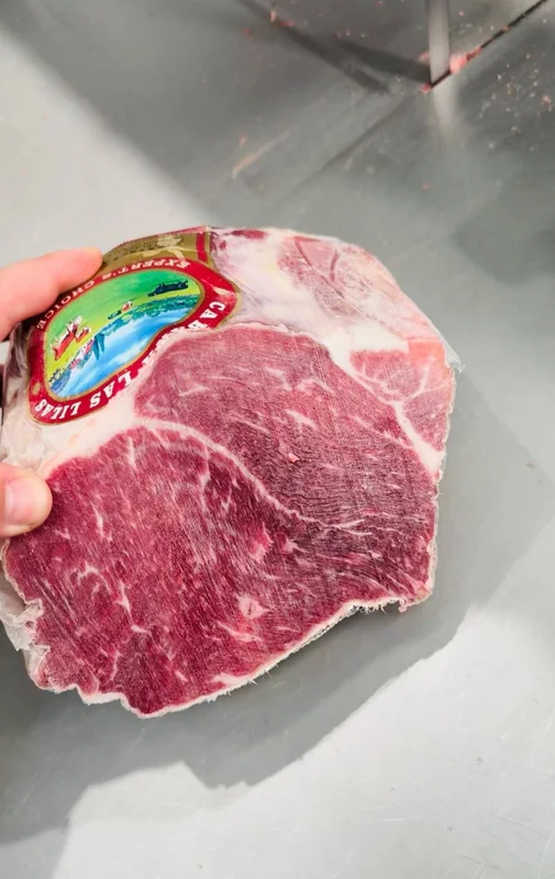 CARNE LAS LILAS · 保乐肩 · 实切切面