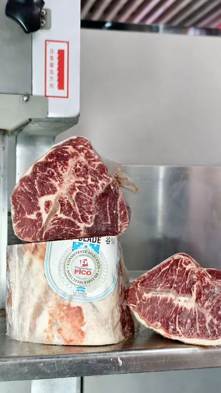 FRIGORÍFICO PICO · 板腱（牡蛎肉） · 实切切面